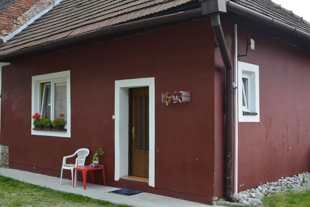 Begonia-Dom S Jednou Spalnou Bešeňová Quarto foto